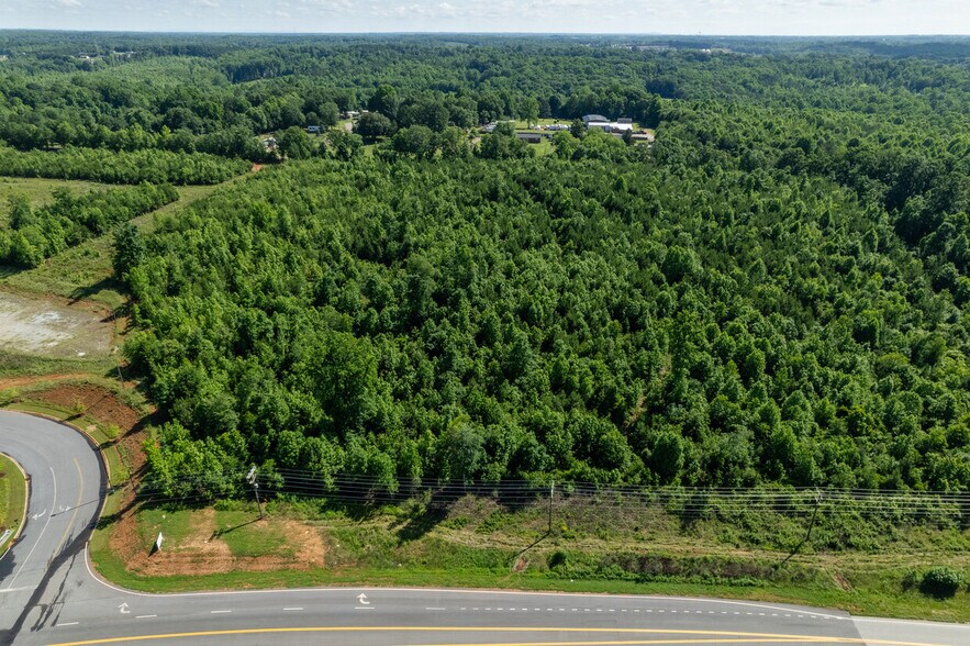 720 Distribution Way, Wellford, SC à vendre - Photo de l’immeuble – Image 2 sur 2