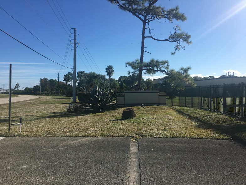 1450 Treeland Blvd SE, Palm Bay, FL à louer - Autre – Image 2 sur 19