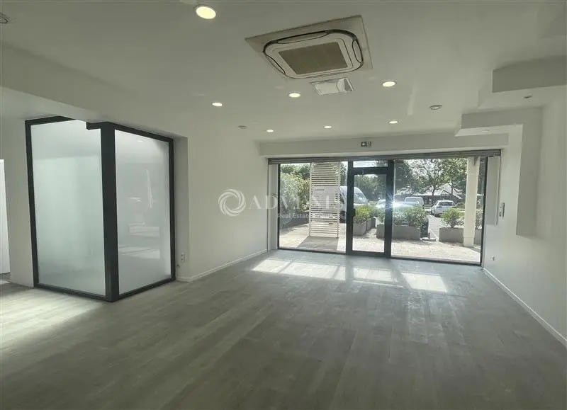 Local commercial dans Tremblay-en-France à louer - Photo intérieure – Image 2 sur 8