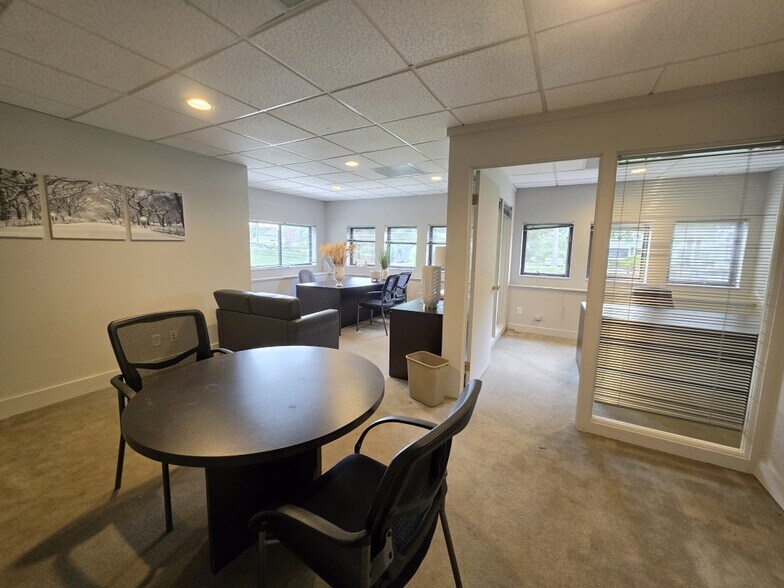 1 Pomperaug Office Park, Southbury, CT à vendre - Photo intérieure – Image 3 sur 5