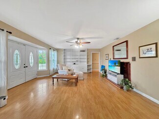 Plus de détails pour 7736 Sugar Dr, Huntington Beach, CA - Logement à vendre