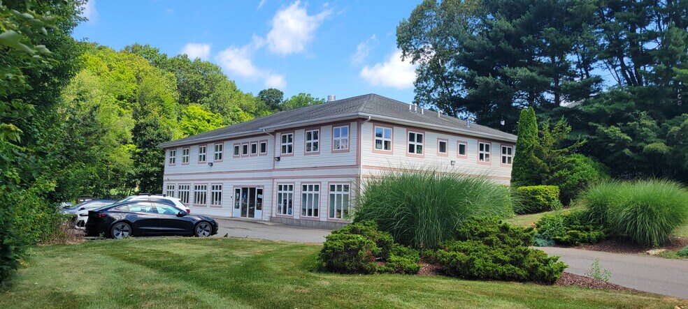 165 Monroe Tpke, Trumbull, CT à vendre - Photo de l’immeuble – Image 2 sur 5
