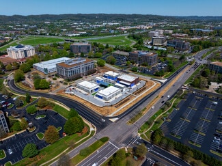 Plus de détails pour 801 Crescent Centre Dr, Franklin, TN - Local commercial à louer
