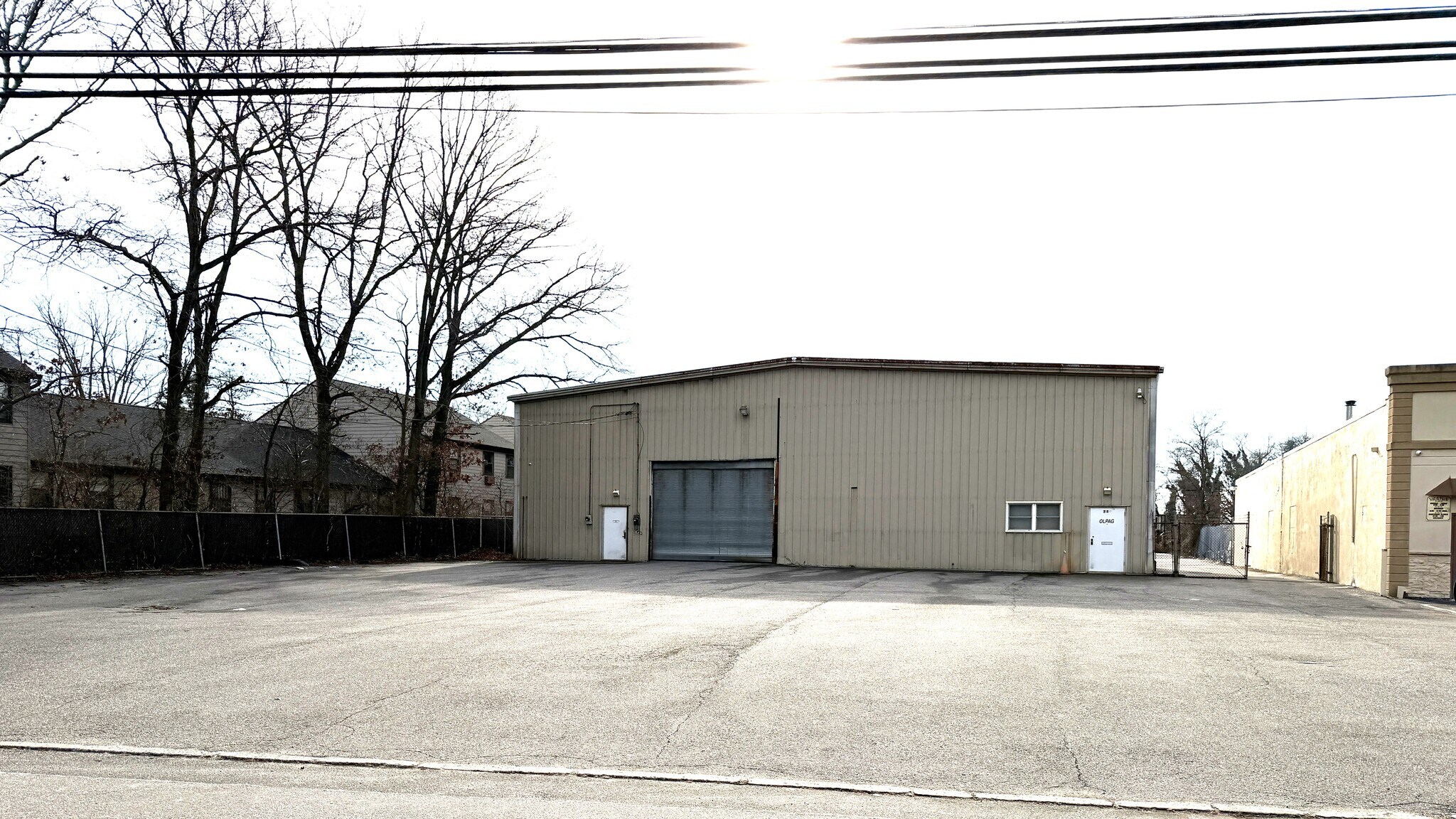 750 S Railroad Ave, West Babylon, NY à vendre Photo de l’immeuble– Image 1 sur 9