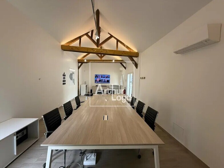 Bureau dans Brie-Comte-Robert à louer - Photo de l’immeuble – Image 2 sur 7