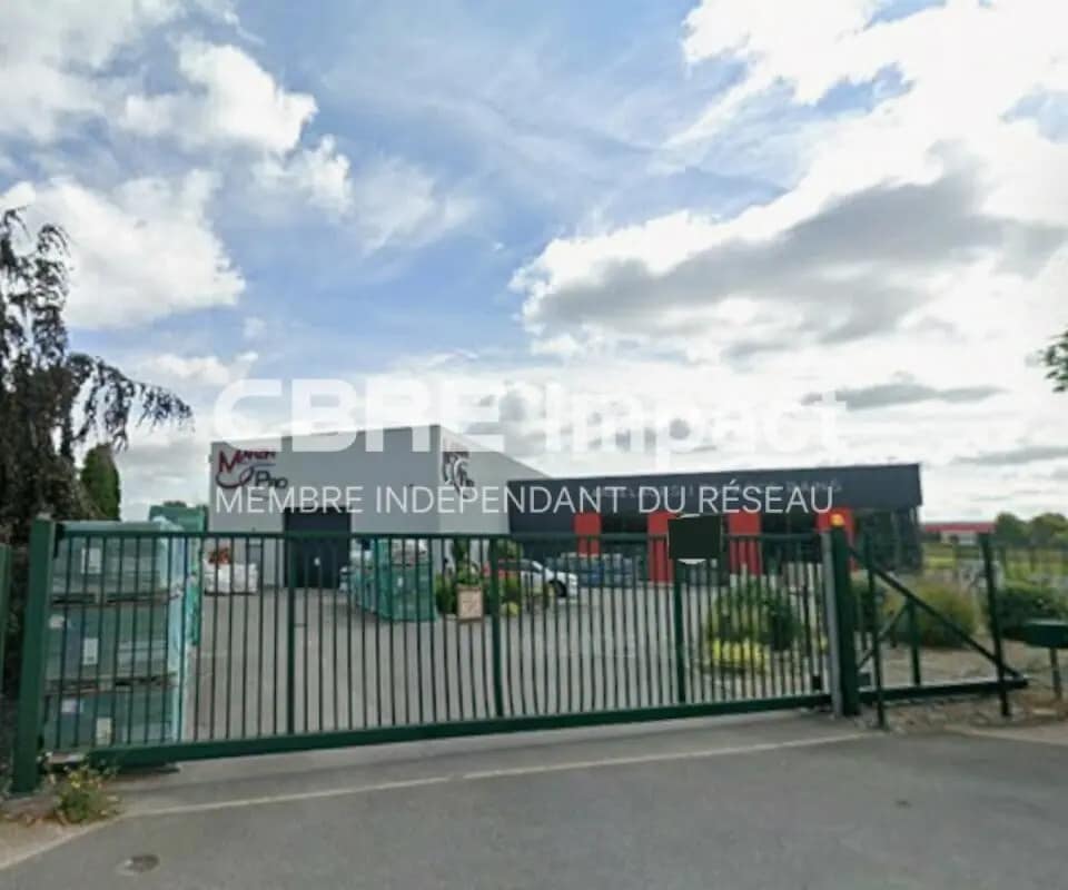 Local d’activités dans Ormes à louer Photo principale– Image 1 sur 3