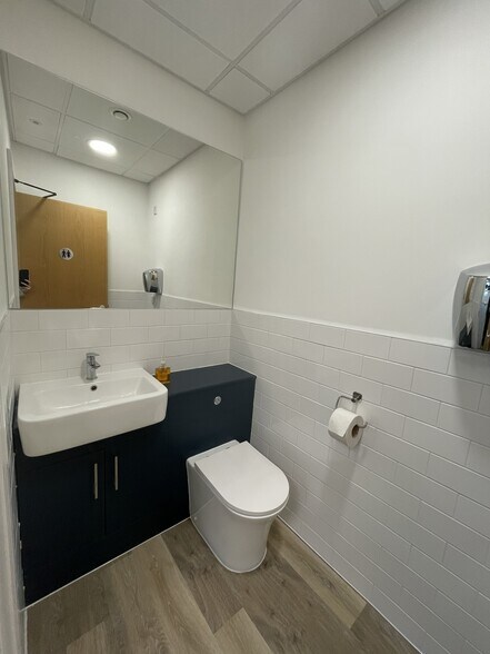 Crown Way, Tower Rd N, Warmley à louer - Photo de l’immeuble – Image 2 sur 3