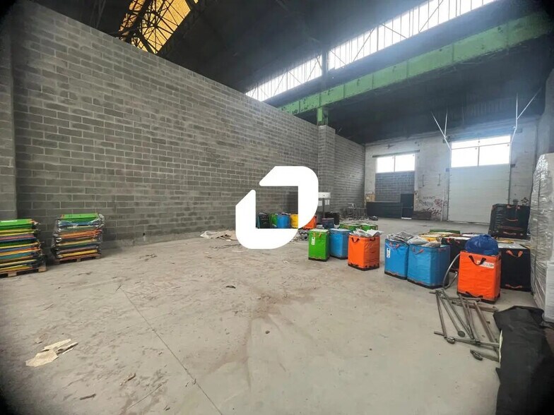 Local d’activités dans Wingles à louer - Photo de l’immeuble – Image 3 sur 13