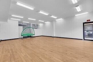 Plus de détails pour 215 Bridgeport Ave, Shelton, CT - Local commercial à louer
