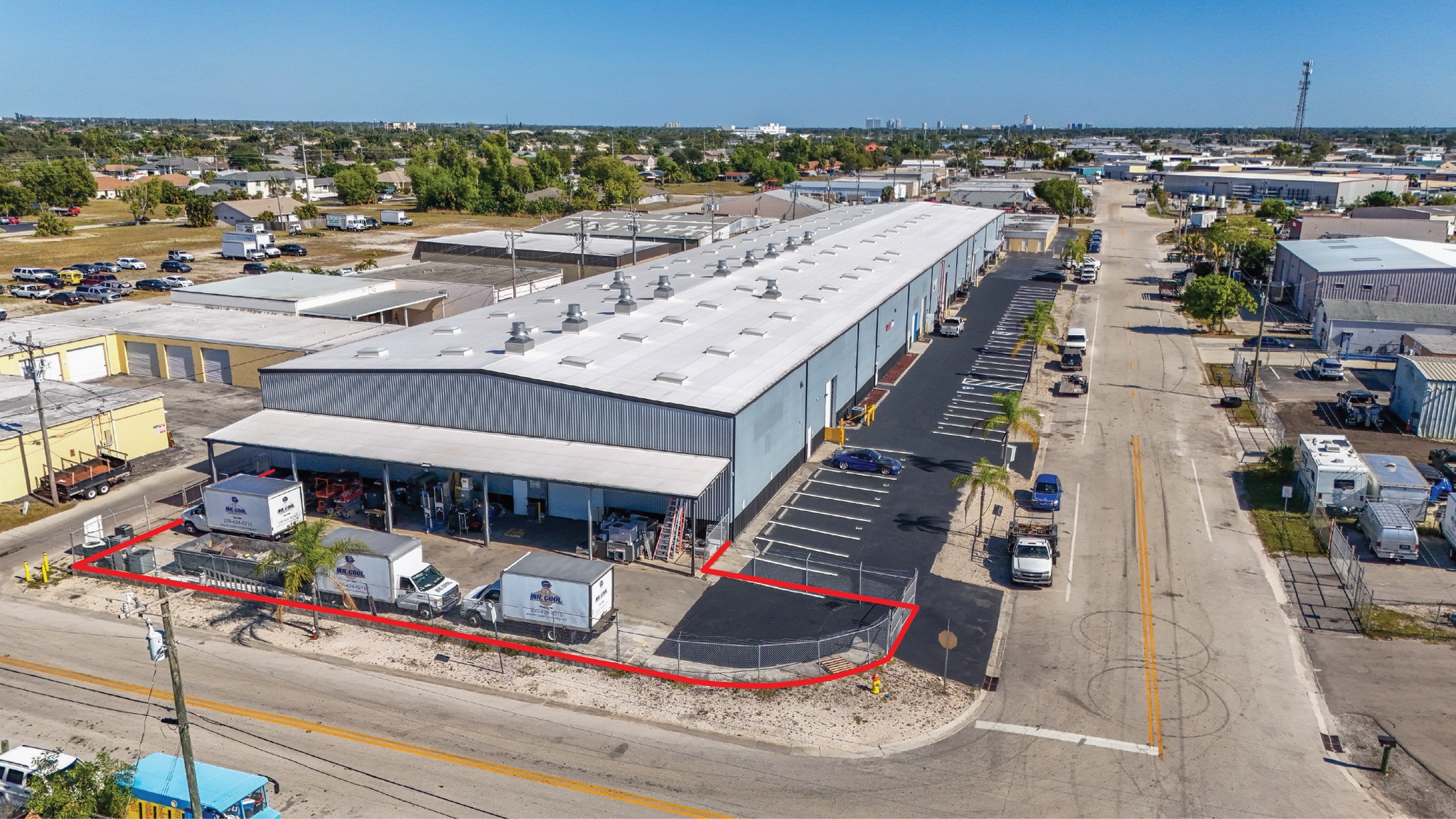 847-905 SE 9th Ter, Cape Coral, FL à louer Photo de l’immeuble– Image 1 sur 1