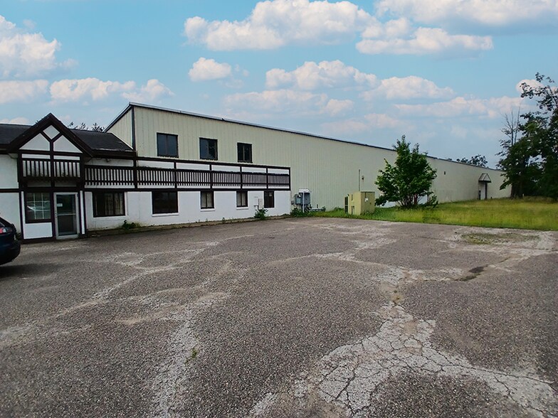 517 Alpine Rd, Gaylord, MI à vendre - Photo principale – Image 1 sur 8