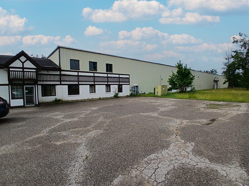 517 Alpine Rd, Gaylord, MI à vendre Photo principale– Image 1 sur 9
