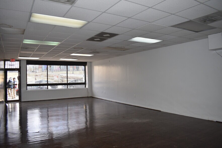 2441-2451 Marion Barry Ave SE, Washington, DC à louer - Photo intérieure – Image 2 sur 2