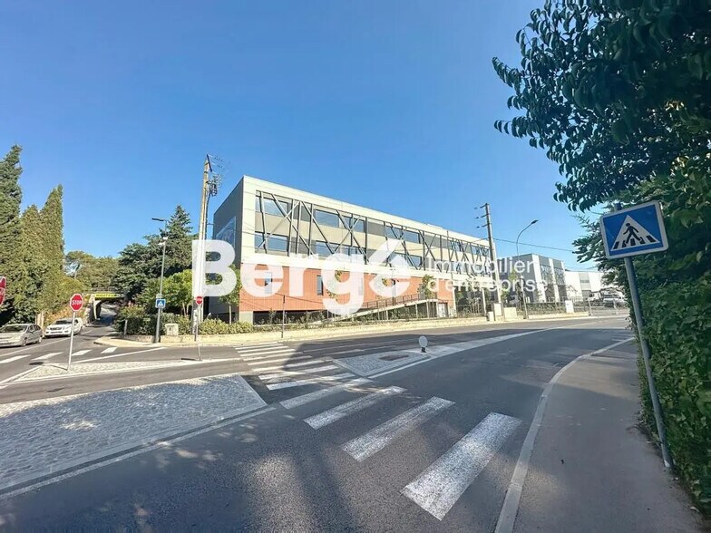 Industriel/Logistique dans Mougins à louer - Photo de l’immeuble – Image 3 sur 13
