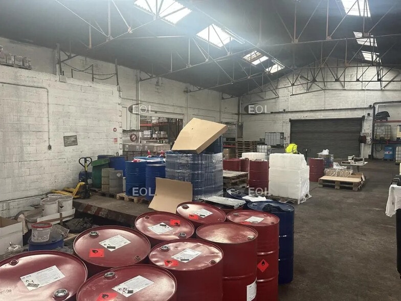 Local d'activités dans Brie-Comte-Robert à vendre - Photo de l’immeuble – Image 3 sur 13