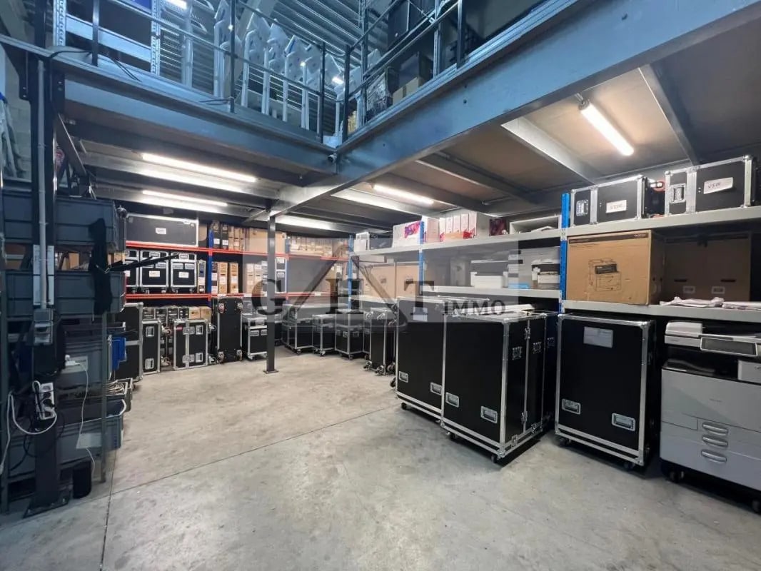 Industriel/Logistique dans Villeneuve-la-Garenne à louer Photo intérieure– Image 1 sur 14