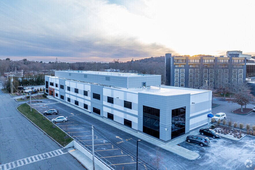 3 Dean Rd, Natick, MA à louer - Photo de l’immeuble – Image 2 sur 4