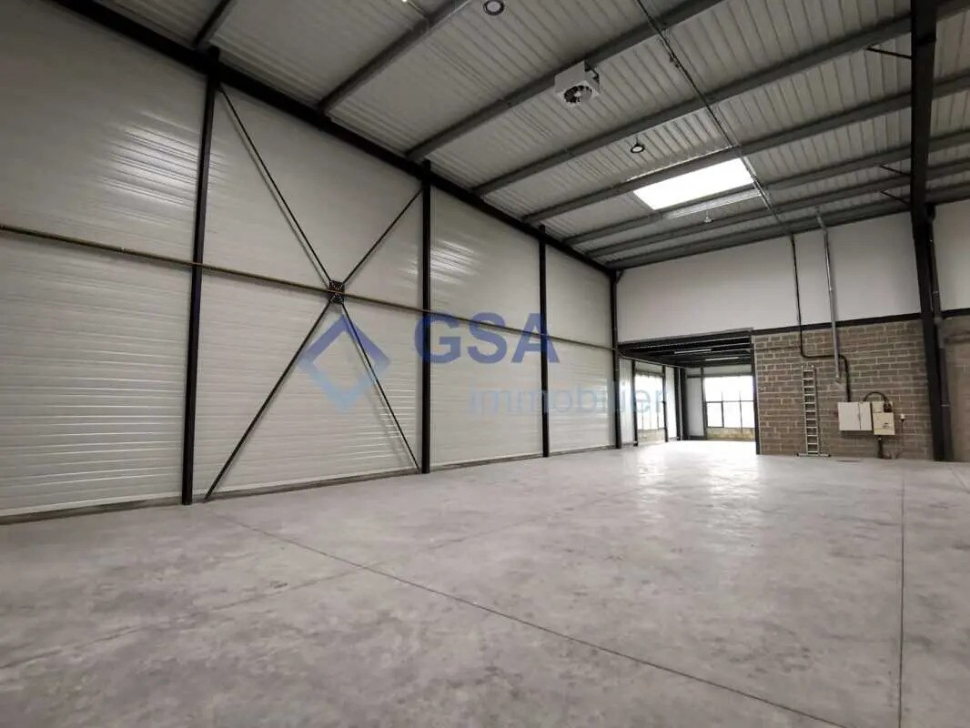 Local d'activités dans Saint-Pierre-du-Perray à vendre Photo intérieure– Image 1 sur 10