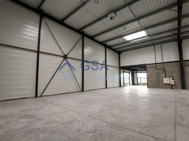 Plus de détails pour Local d’activités à vendre