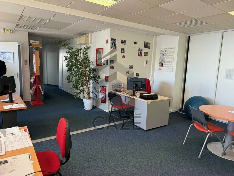 Bureau dans Bruges à louer - Photo de l’immeuble – Image 2 sur 5