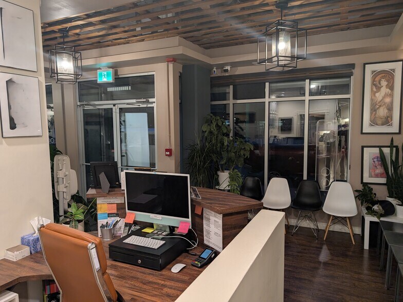 10416 81st Ave NW, Edmonton, AB à vendre - Photo de l’immeuble – Image 3 sur 7