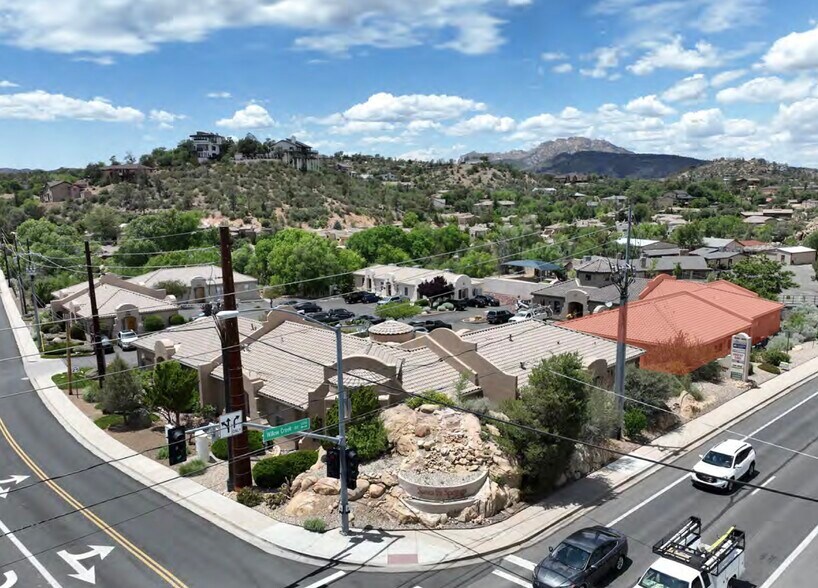2062 Willow Creek Rd, Prescott, AZ à vendre - Photo de l’immeuble – Image 3 sur 5