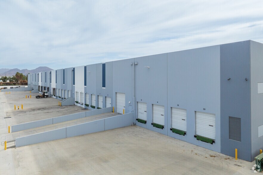 975 S Washington Ave, San Bernardino, CA à louer - Photo de l’immeuble – Image 2 sur 6