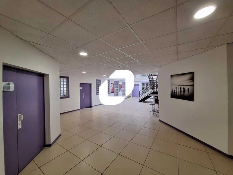 Bureau dans Chilly-Mazarin à louer - Photo de l’immeuble – Image 2 sur 9