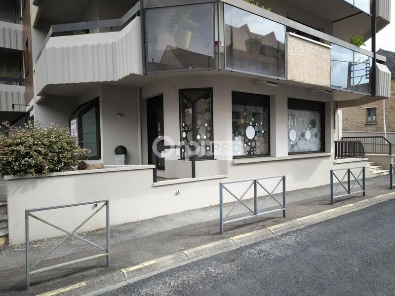 Local commercial dans Brive-la-Gaillarde à louer Photo de l’immeuble– Image 1 sur 10