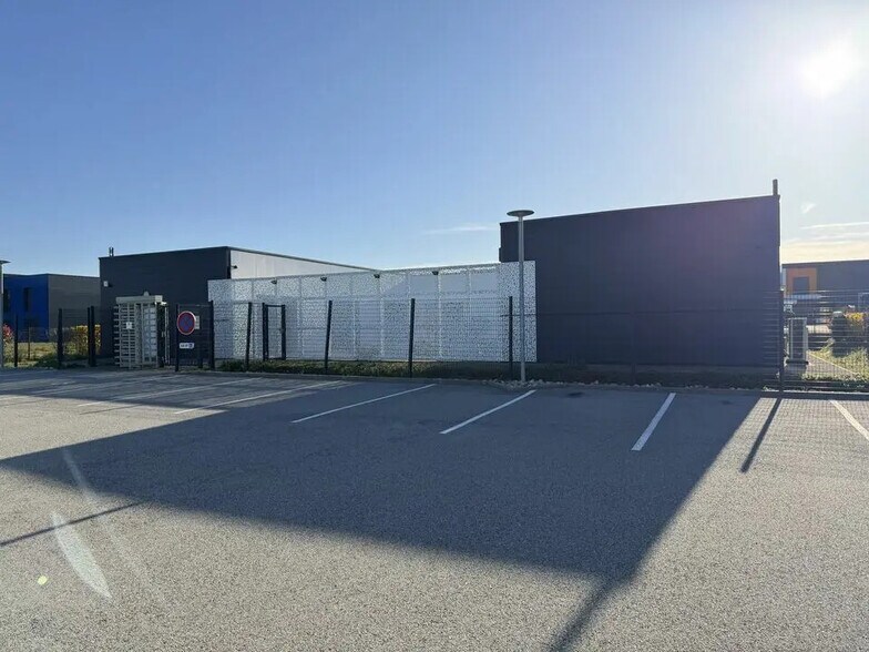 Local d'activités dans Valence à vendre - Photo de l’immeuble – Image 2 sur 6