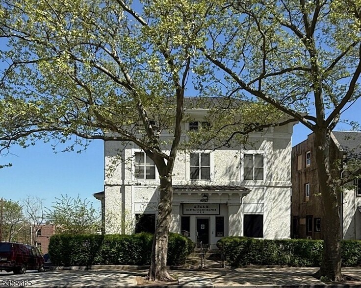 692 Dr Martin Luther King Jr Blvd, Newark, NJ à vendre - Photo de l’immeuble – Image 3 sur 24