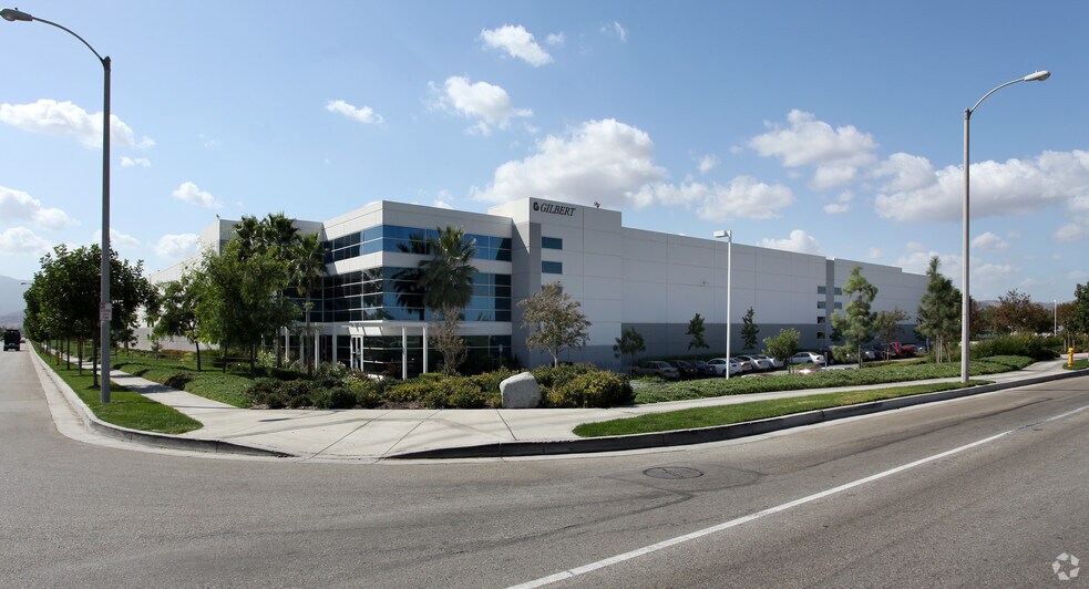 15710 San Antonio Ave, Chino, CA à louer - Photo de l’immeuble – Image 2 sur 7