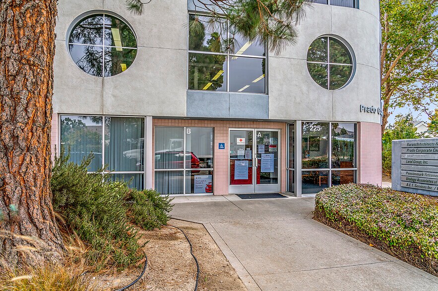 225 Prado Rd, San Luis Obispo, CA à louer - Photo de l’immeuble – Image 2 sur 8