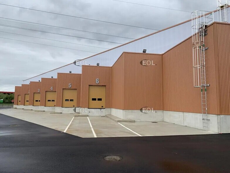 Industriel/Logistique dans Le Coudray-Montceaux à louer - Photo de l’immeuble – Image 2 sur 6