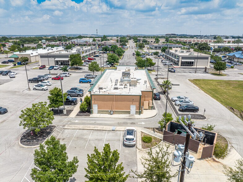 5880 De Zavala Rd, San Antonio, TX à vendre - Photo de l’immeuble – Image 3 sur 6