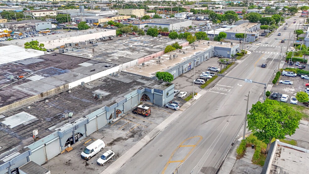 5400-5426 NW 79th Ave, Miami, FL à louer - Photo de l’immeuble – Image 3 sur 5