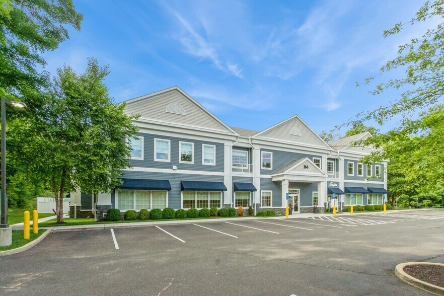 164 Mount Pleasant Rd, Newtown, CT à louer - Photo de l’immeuble – Image 3 sur 8