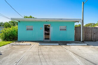 10 Francis St, Cocoa Beach, FL à louer Photo de l’immeuble– Image 1 sur 15