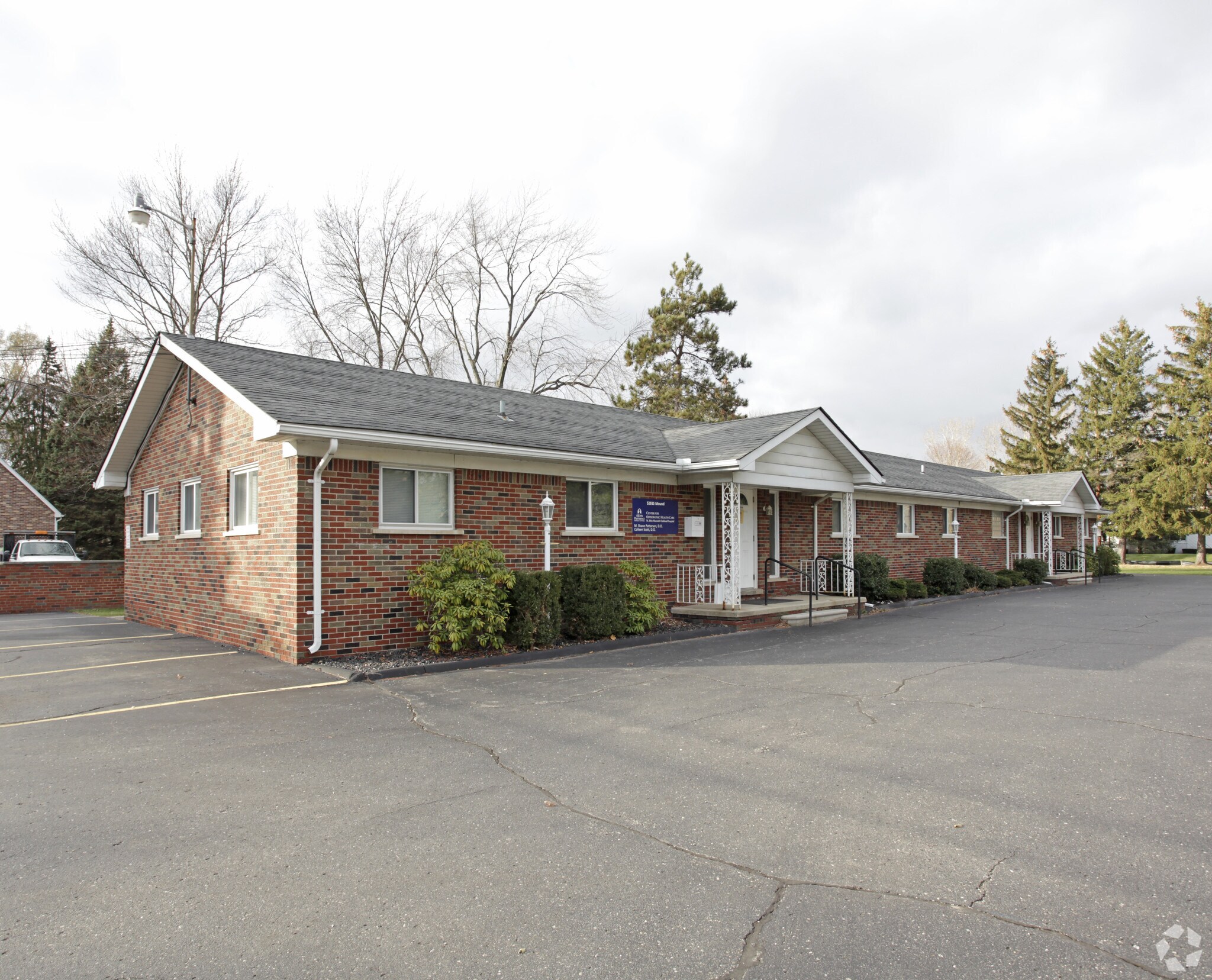 52935 Mound Rd, Shelby Township, MI à louer Photo principale– Image 1 sur 3