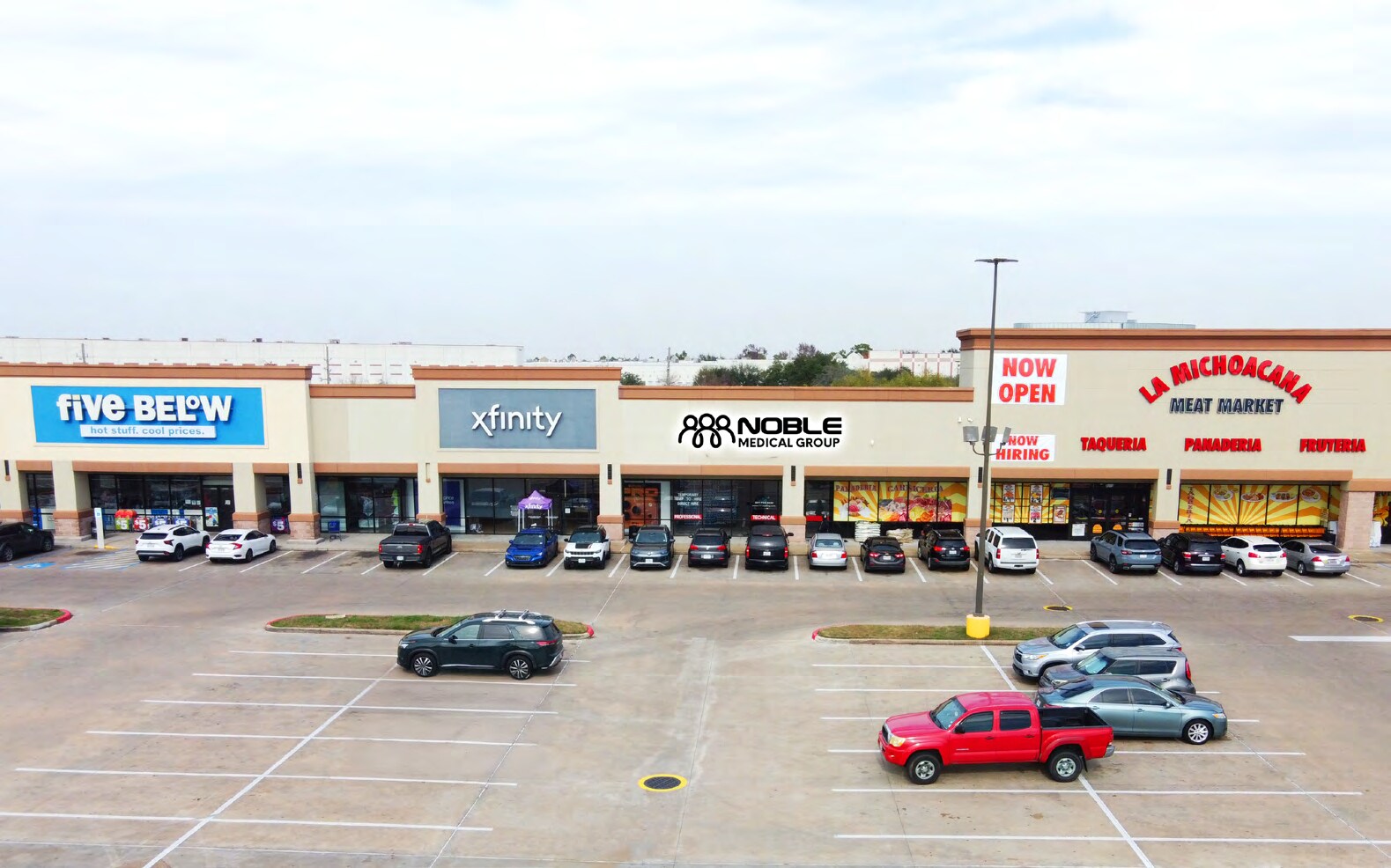 13702-13858 Northwest Fwy, Houston, TX à louer Photo de l’immeuble– Image 1 sur 11