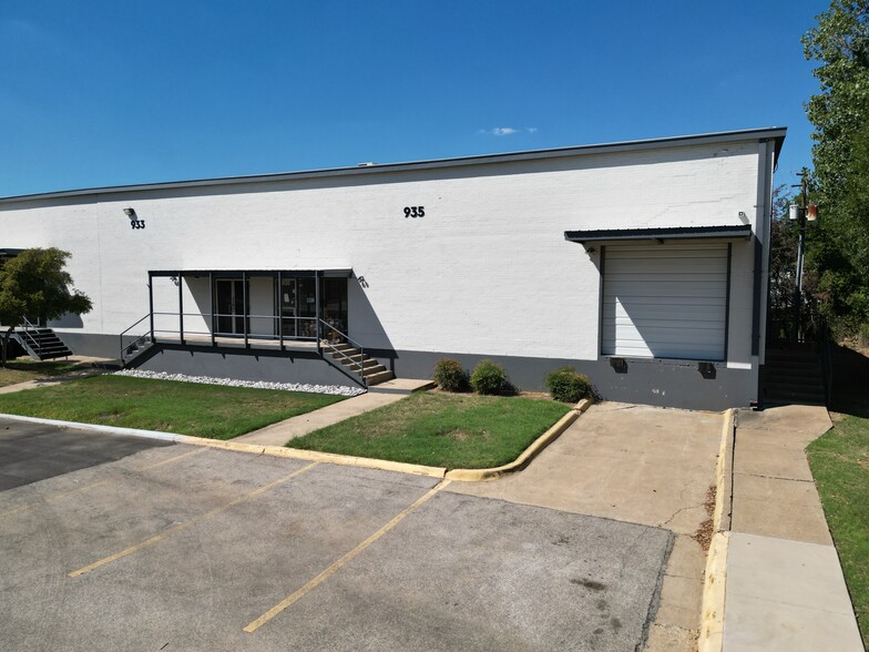 923-935 E Avenue J, Grand Prairie, TX à louer - Photo de l’immeuble – Image 2 sur 3