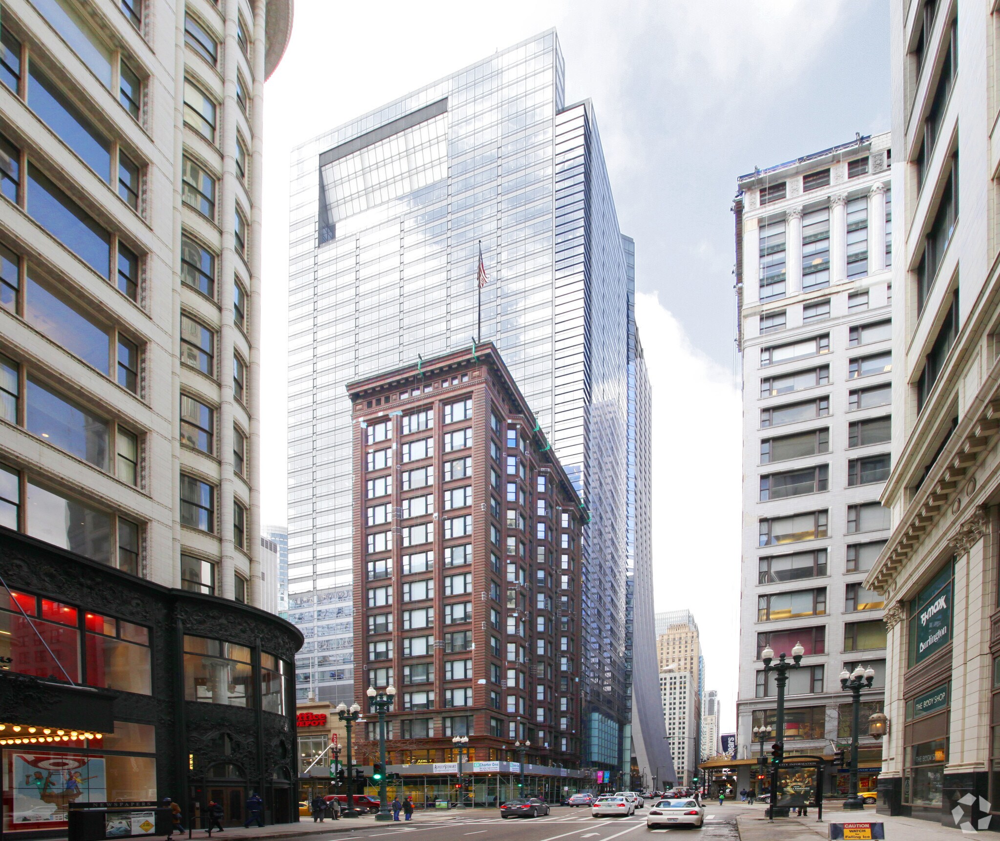 2 S State St, Chicago, IL à louer Photo de l’immeuble– Image 1 sur 7
