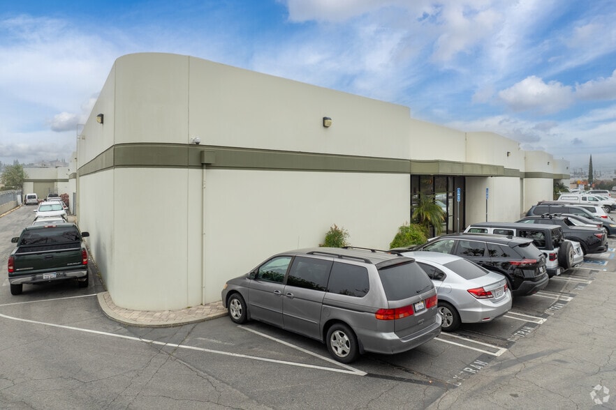 9701-9741 Canoga Ave, Chatsworth, CA à louer - Photo de l’immeuble – Image 2 sur 16