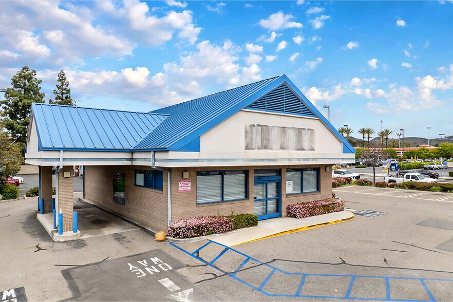 3237 E Chapman Ave, Orange, CA à vendre - Photo de l’immeuble – Image 2 sur 5