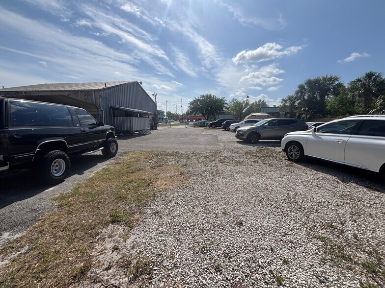 704 Prairie Lake Dr, Fern Park, FL à louer - Photo de l’immeuble – Image 2 sur 8