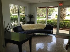 21113 Johnson St, Pembroke Pines, FL à louer Photo intérieure– Image 1 sur 7