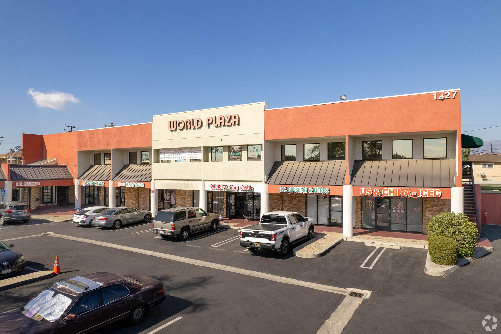 1227 W Valley Blvd, Alhambra, CA à louer Photo principale– Image 1 sur 26