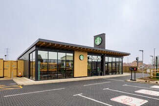 Plus de détails pour 100 Sir Henry Lee Crescent, Aylesbury - Local commercial à vendre