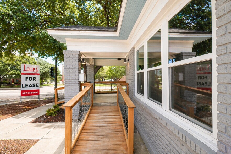 105 S Zang Blvd, Dallas, TX à vendre - Photo de l’immeuble – Image 2 sur 14