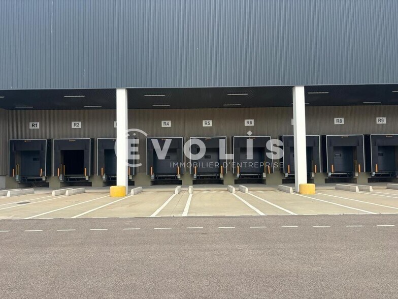 4 Avenue De Montmartin, Corbas à vendre - Photo de l’immeuble – Image 3 sur 20